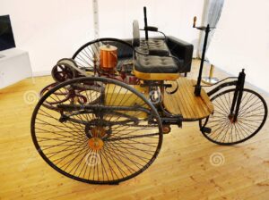 benz traseira 11-patent-motor-car-antique-cars-three-wheeled-first-automobile-â€-side-view-show-prague-loaned-mercedes-museum-66521530